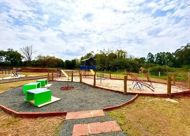 Área de lazer com equipamentos fitness